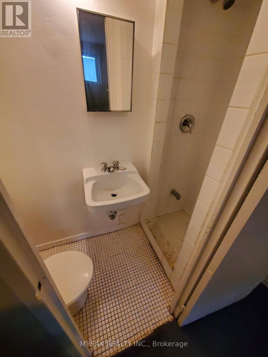 52 Dundonald Street, Toronto (Church-Yonge Corridor), Ontario  M4Y 1K2 - Photo 4 - C12475687
