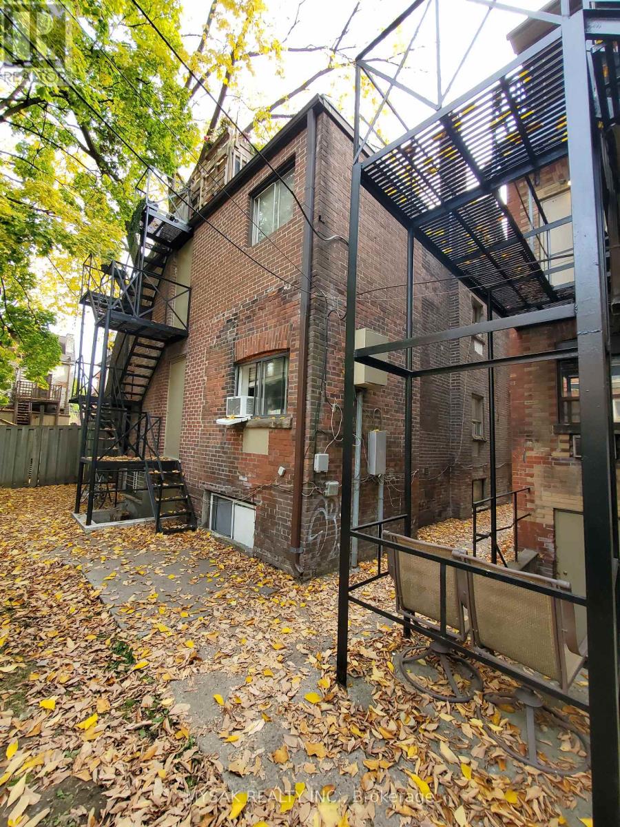 52 Dundonald Street, Toronto (Church-Yonge Corridor), Ontario  M4Y 1K2 - Photo 8 - C12475687