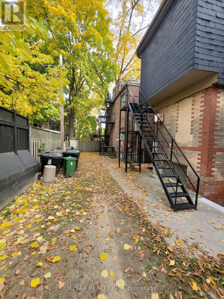 52 Dundonald Street, Toronto (Church-Yonge Corridor), Ontario  M4Y 1K2 - Photo 9 - C12475687