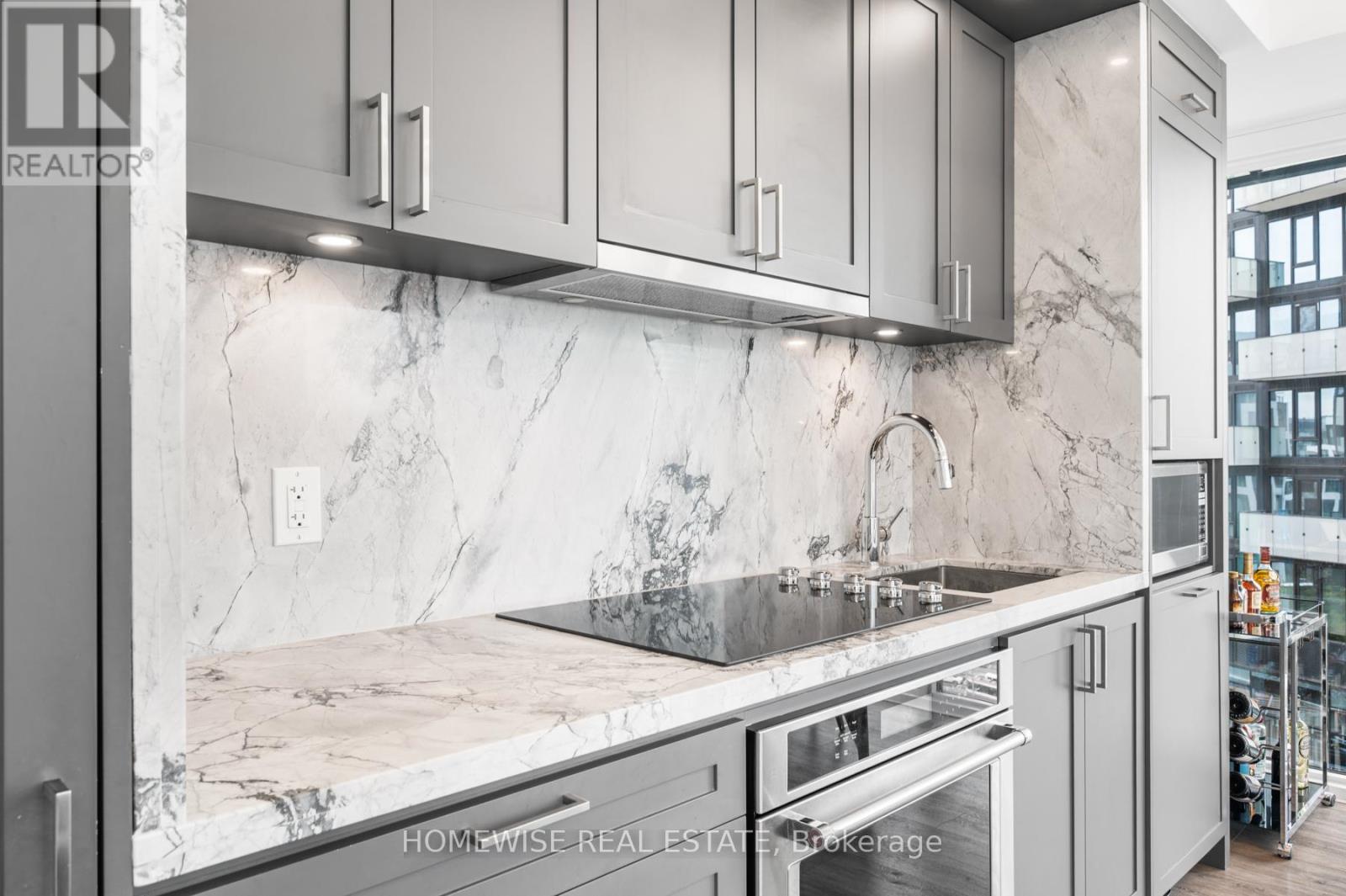 1012 - 470 Front Street W, Toronto (Waterfront Communities), Ontario  M5V 0V6 - Photo 2 - C12475763