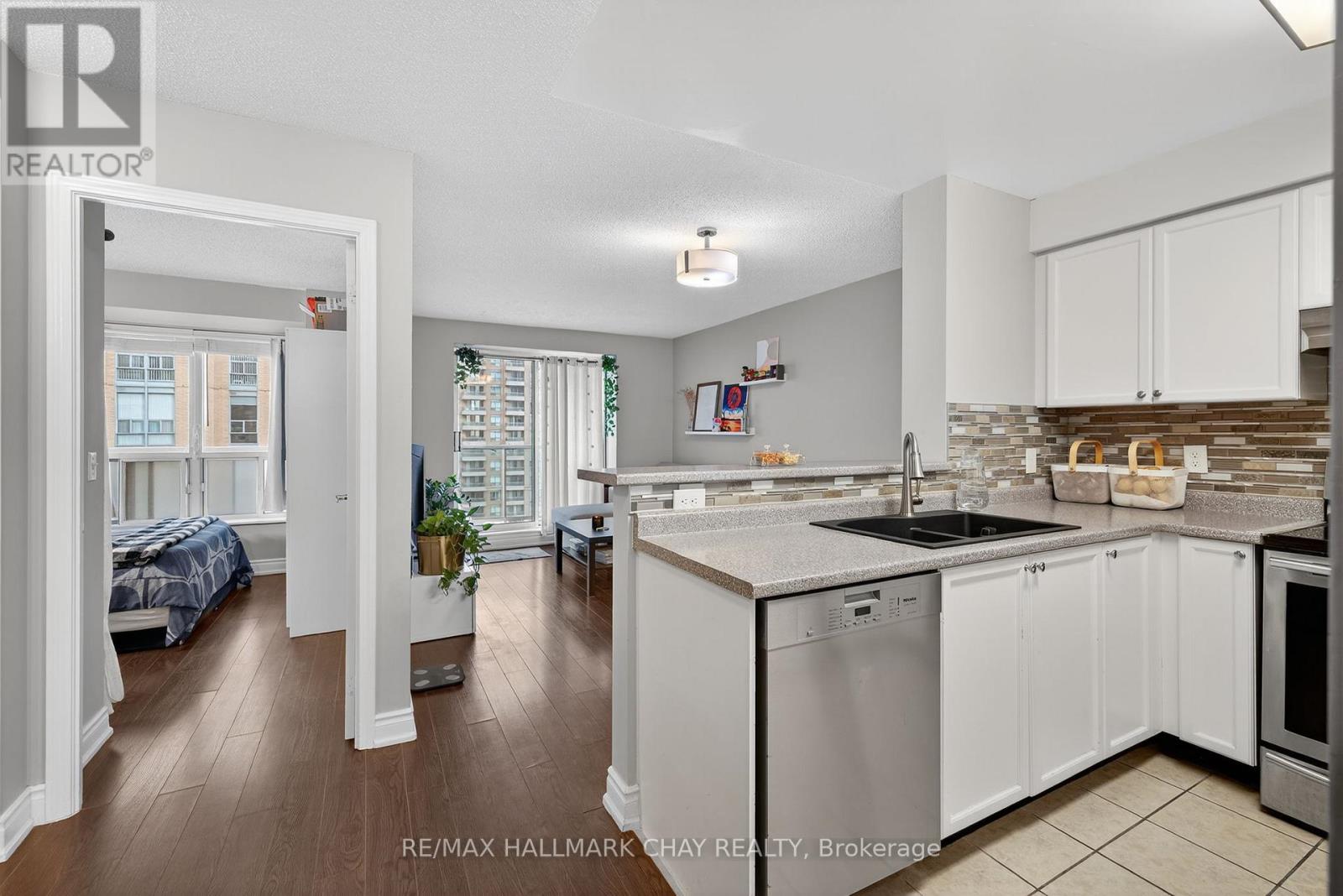 1710 - 28 Olive Avenue, Toronto (Willowdale East), Ontario  M2N 7E6 - Photo 6 - C12475785