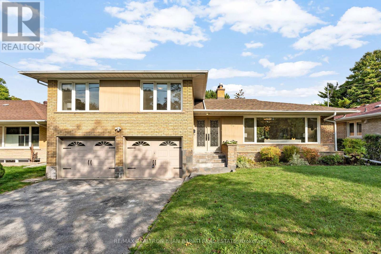 38 WHITTAKER CRESCENT, Toronto, Ontario