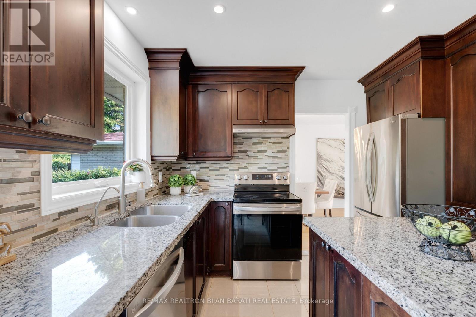 38 Whittaker Crescent, Toronto (Bayview Village), Ontario  M2K 1K8 - Photo 10 - C12475788