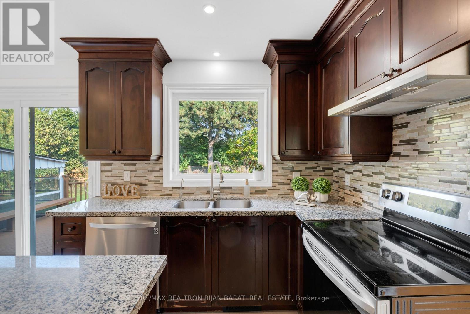 38 Whittaker Crescent, Toronto (Bayview Village), Ontario  M2K 1K8 - Photo 15 - C12475788