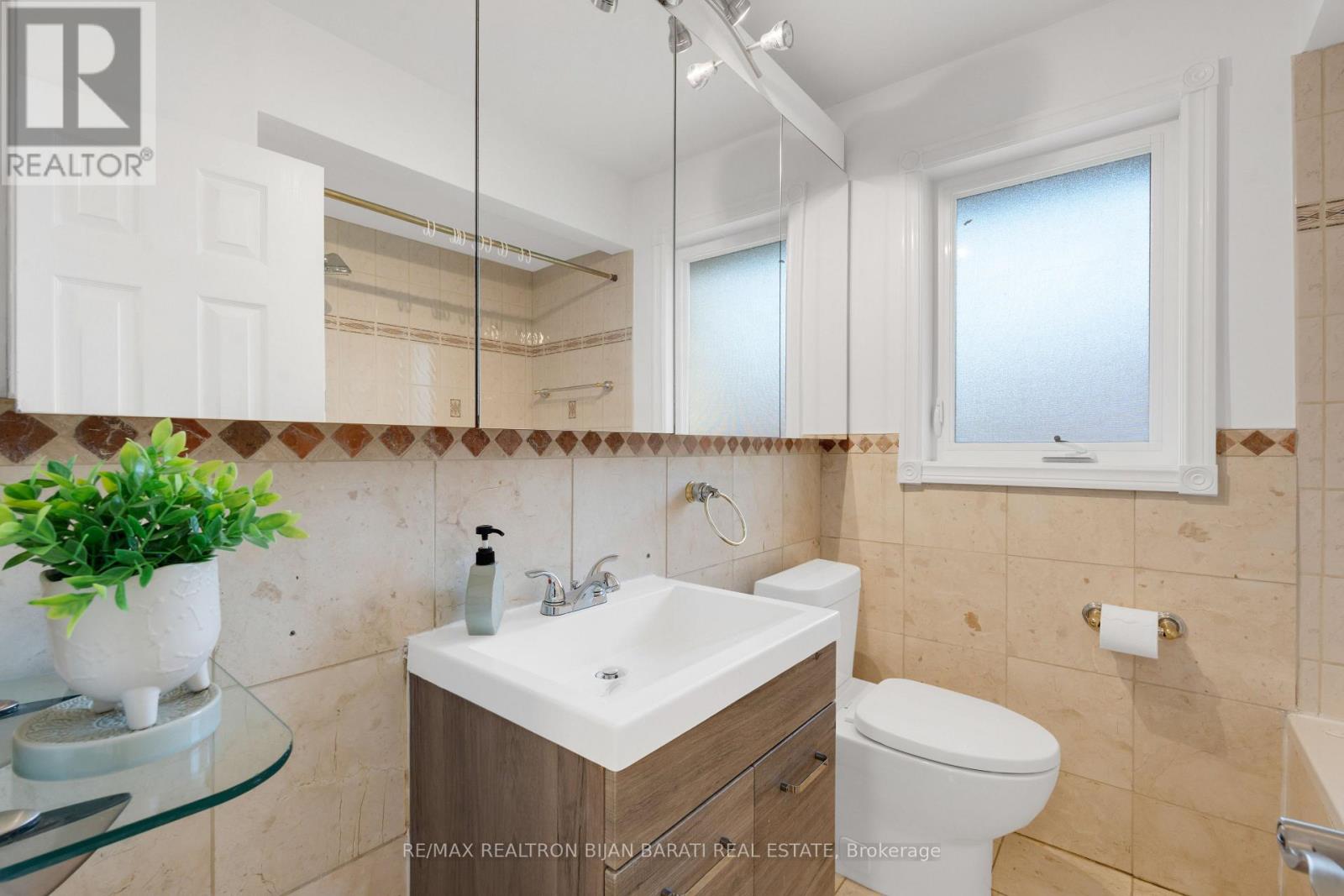 38 Whittaker Crescent, Toronto (Bayview Village), Ontario  M2K 1K8 - Photo 24 - C12475788