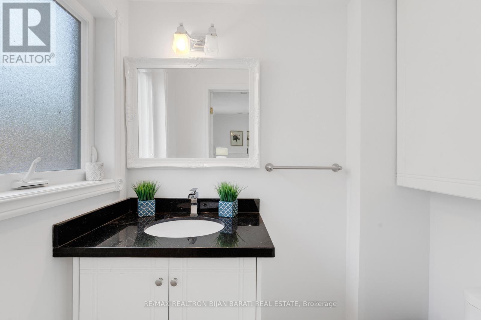 38 Whittaker Crescent, Toronto (Bayview Village), Ontario  M2K 1K8 - Photo 29 - C12475788