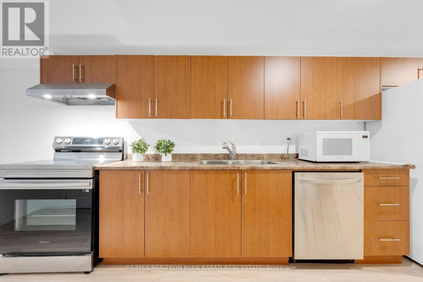 38 Whittaker Crescent, Toronto (Bayview Village), Ontario  M2K 1K8 - Photo 32 - C12475788