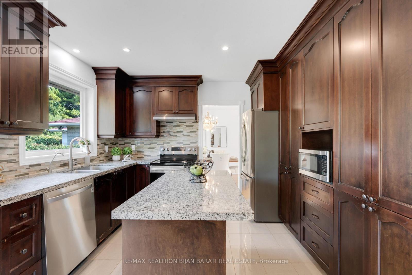 38 Whittaker Crescent, Toronto (Bayview Village), Ontario  M2K 1K8 - Photo 8 - C12475788
