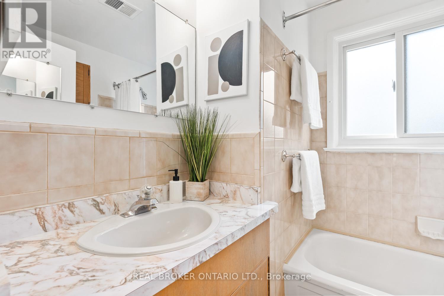 29 Veery Place, Toronto (Banbury-Don Mills), Ontario  M3C 2C9 - Photo 19 - C12475818