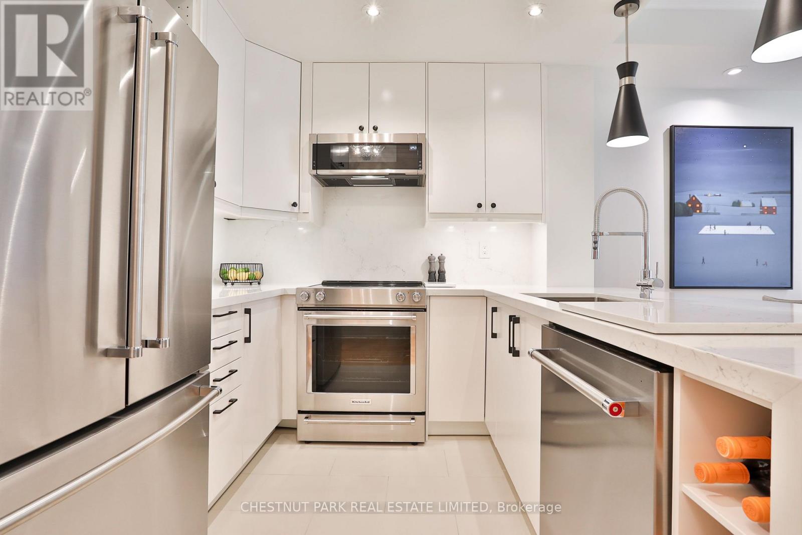 301 - 55 Delisle Avenue, Toronto, Ontario  M4V 3C2 - Photo 8 - C12475879
