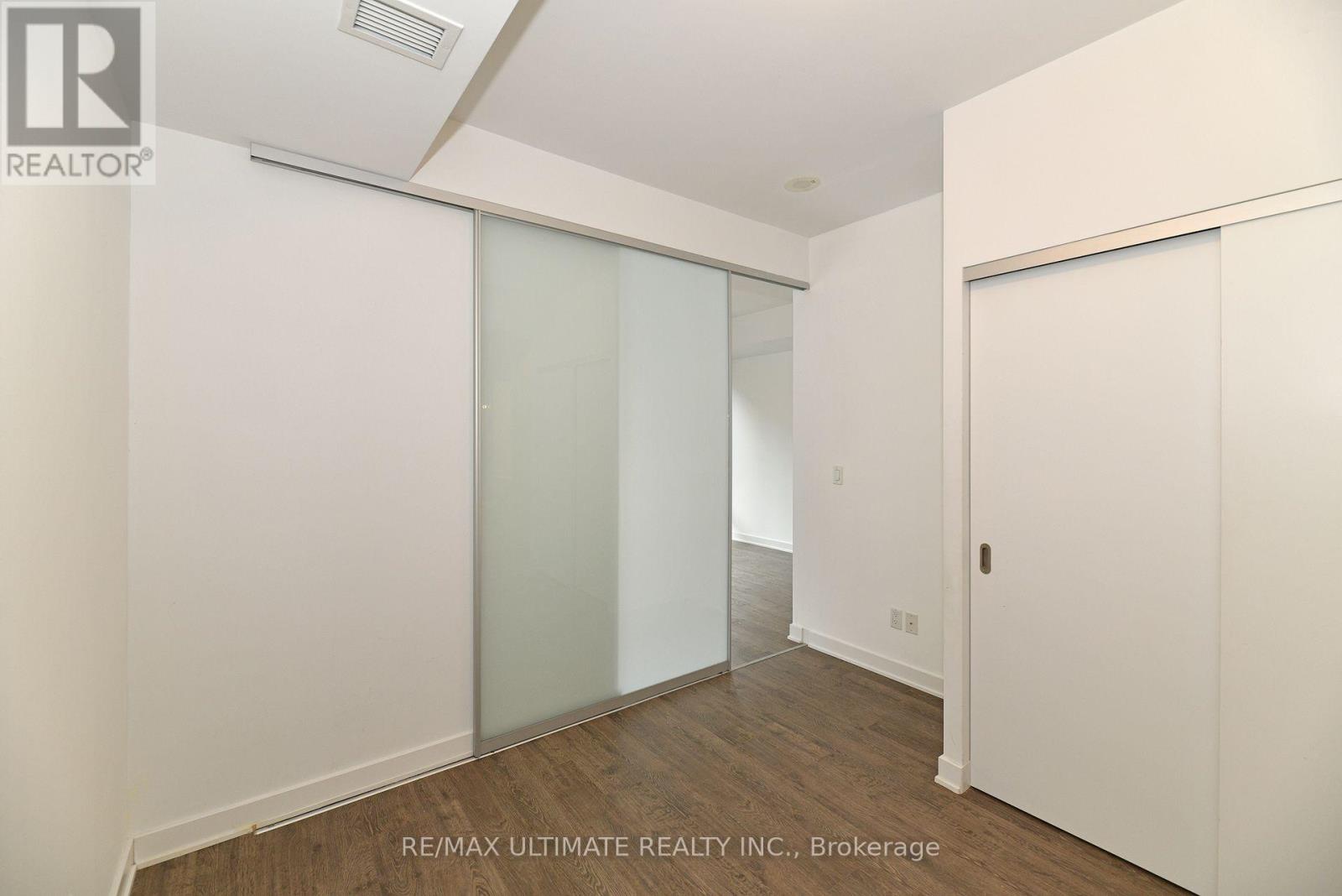 402 - 32 Camden Street, Toronto, Ontario  M5V 1V1 - Photo 10 - C12475926