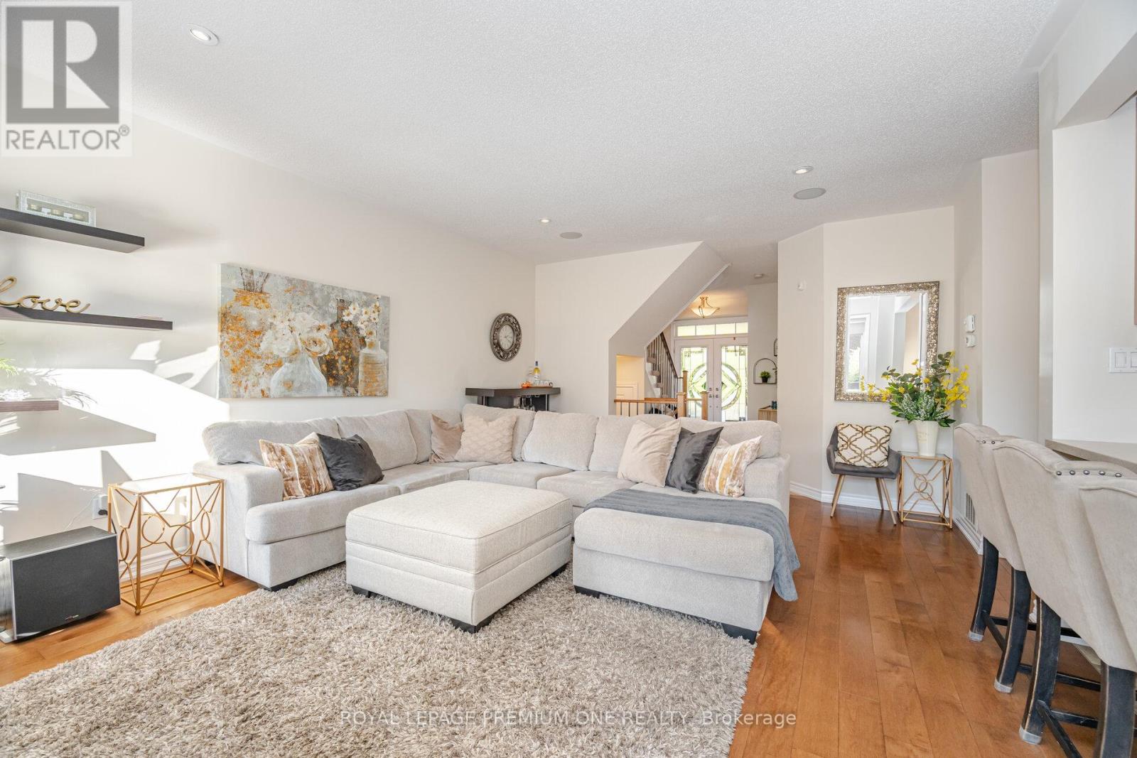 1271 Aldsworth Crescent, Oshawa (Pinecrest), Ontario  L1K 0S5 - Photo 4 - E12475589
