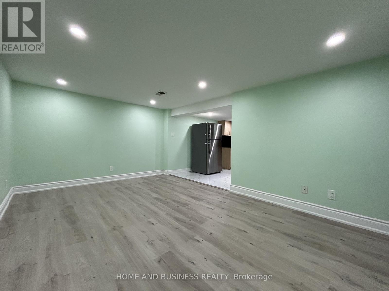 35 Mack Avenue, Toronto, Ontario  M1L 1M4 - Photo 14 - E12475912