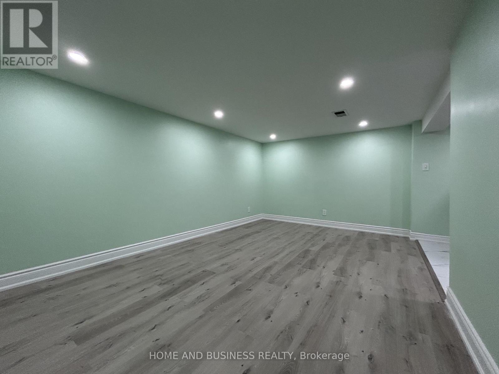 35 Mack Avenue, Toronto, Ontario  M1L 1M4 - Photo 15 - E12475912
