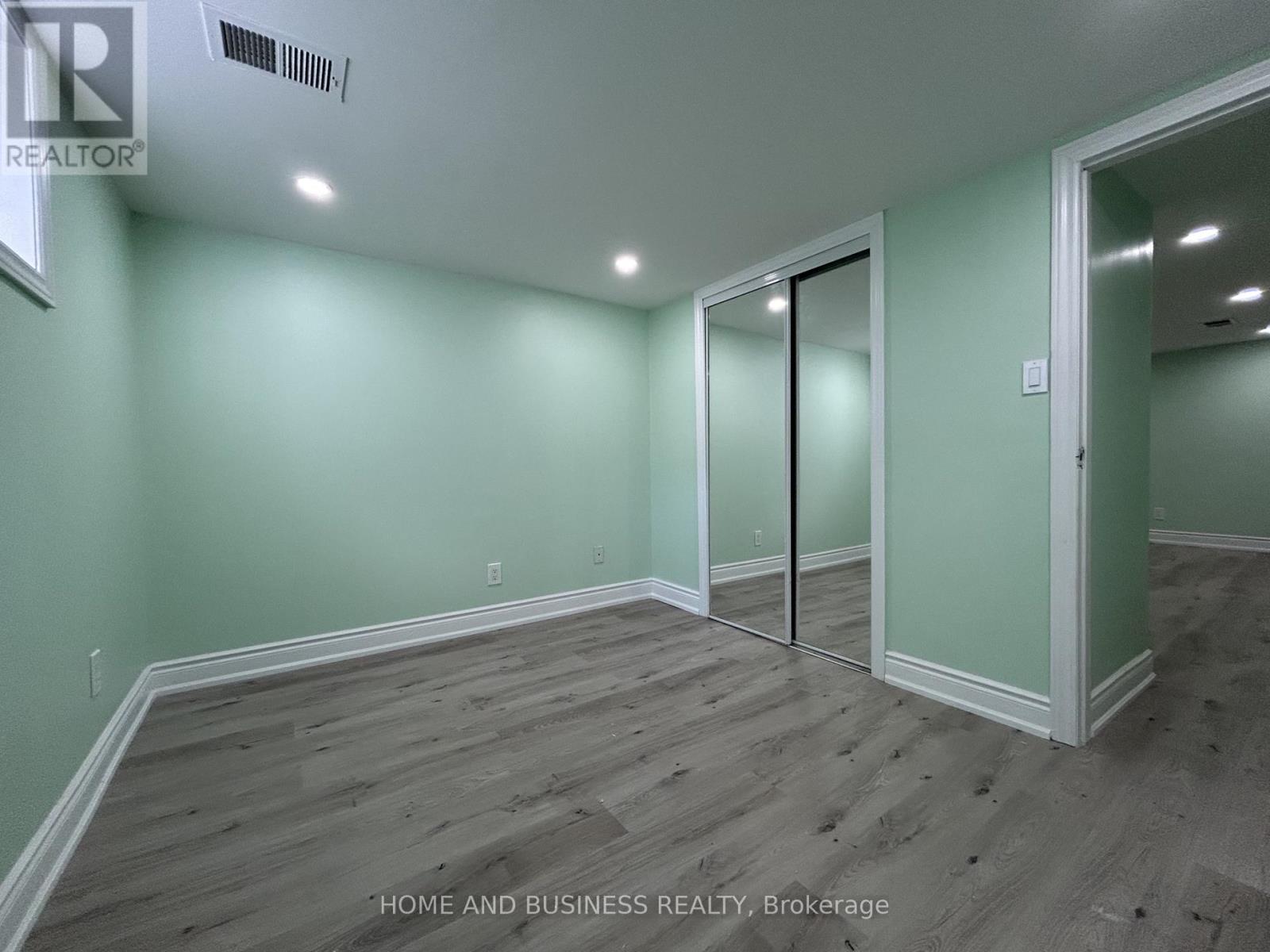 35 Mack Avenue, Toronto, Ontario  M1L 1M4 - Photo 17 - E12475912