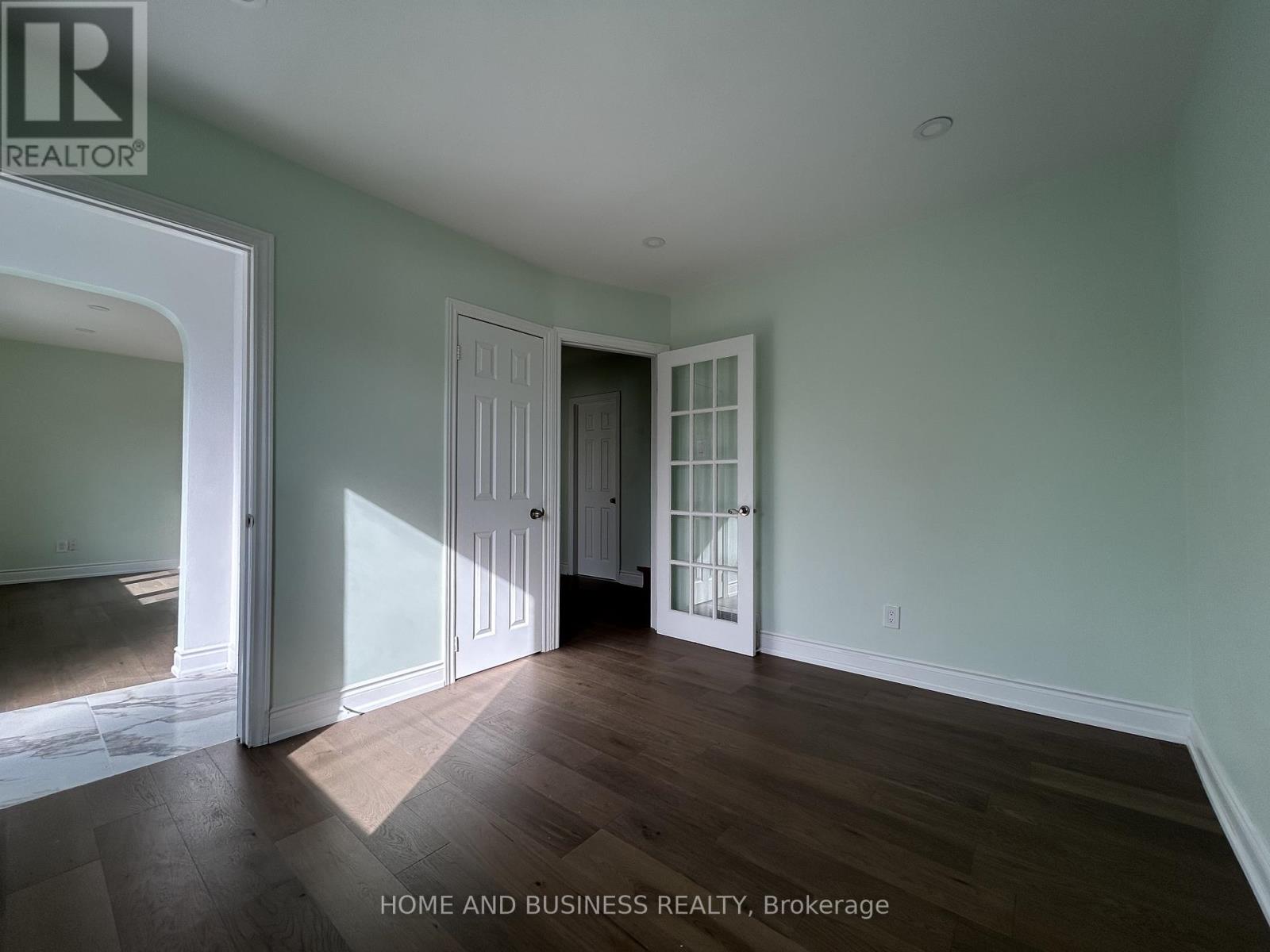 35 Mack Avenue, Toronto, Ontario  M1L 1M4 - Photo 5 - E12475912