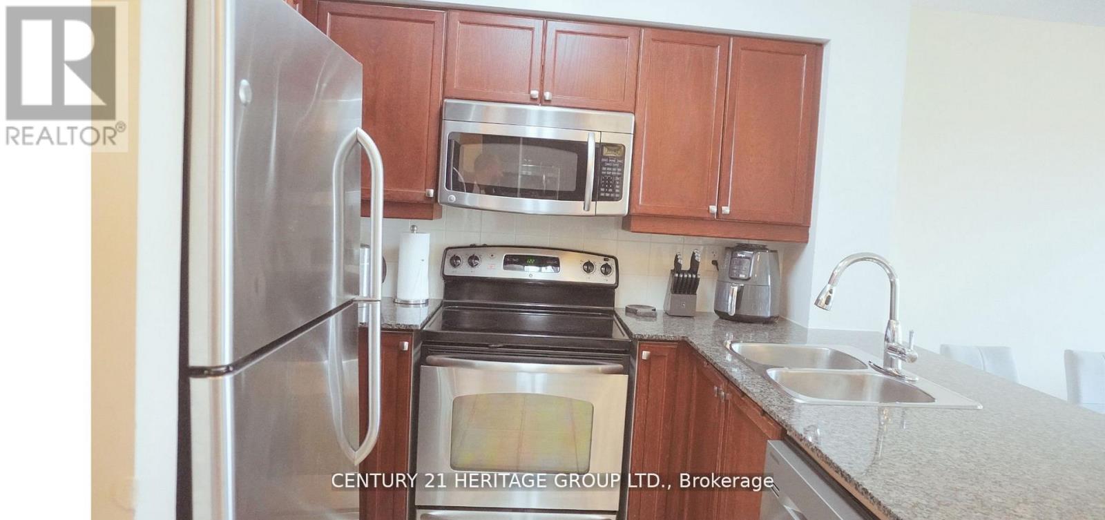816 - 185 Oneida Crescent, Richmond Hill, Ontario  L4B 0B1 - Photo 5 - N12475544