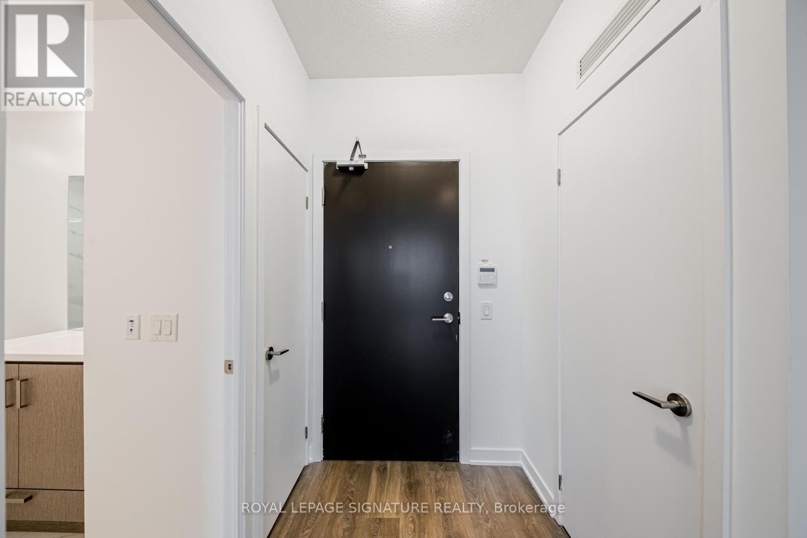 1507 - 10 Honeycrisp Crescent, Vaughan, Ontario  L4K 0M7 - Photo 4 - N12475579