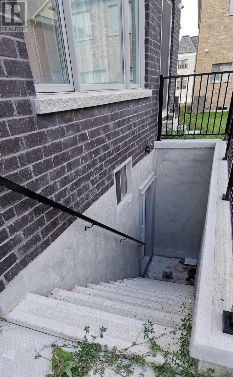 Bsmt - 15 Comet Street, Richmond Hill, Ontario  L4C 4M9 - Photo 2 - N12475713