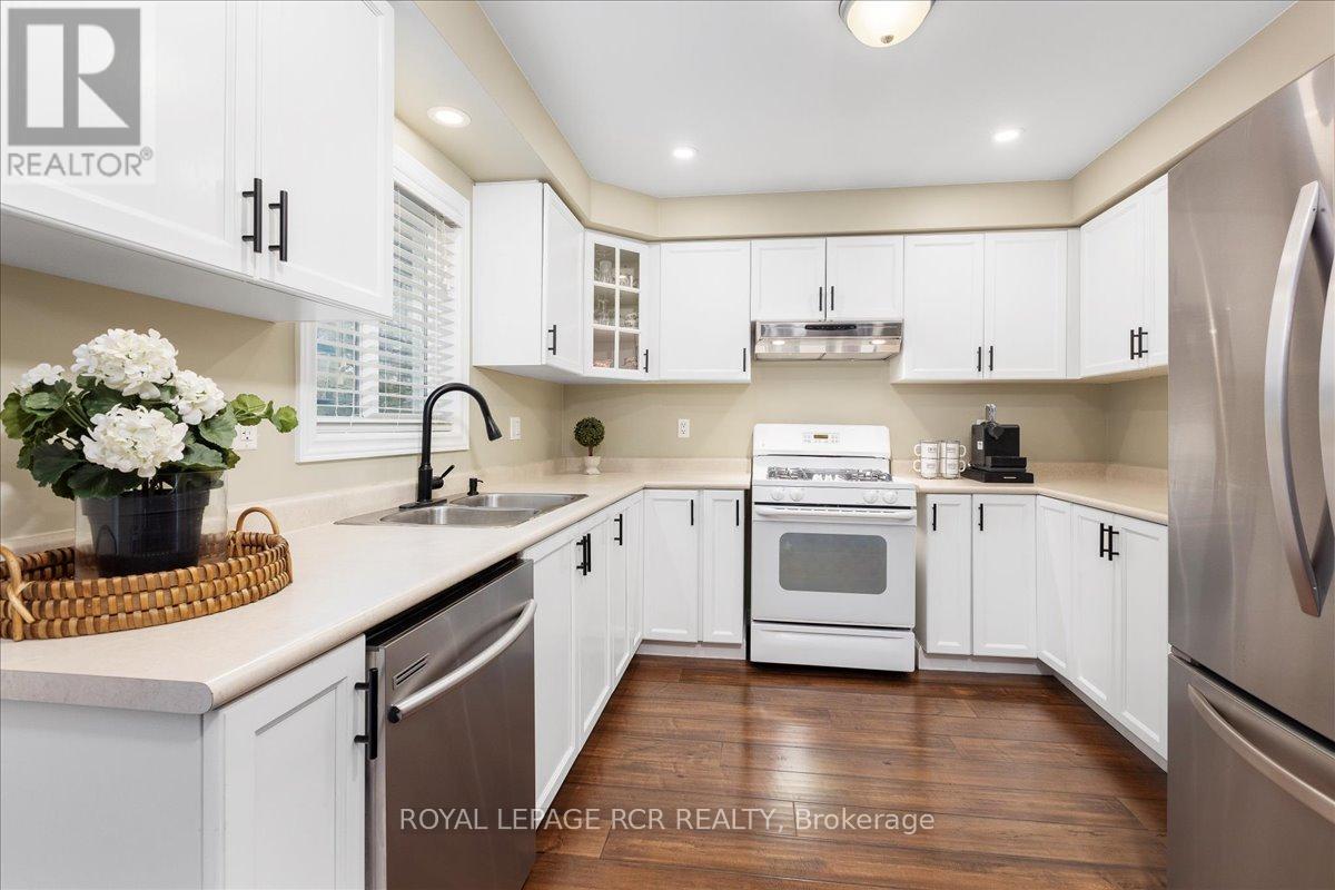87 Margaret Graham Crescent, East Gwillimbury (Mt Albert), Ontario  L0G 1M0 - Photo 11 - N12475796