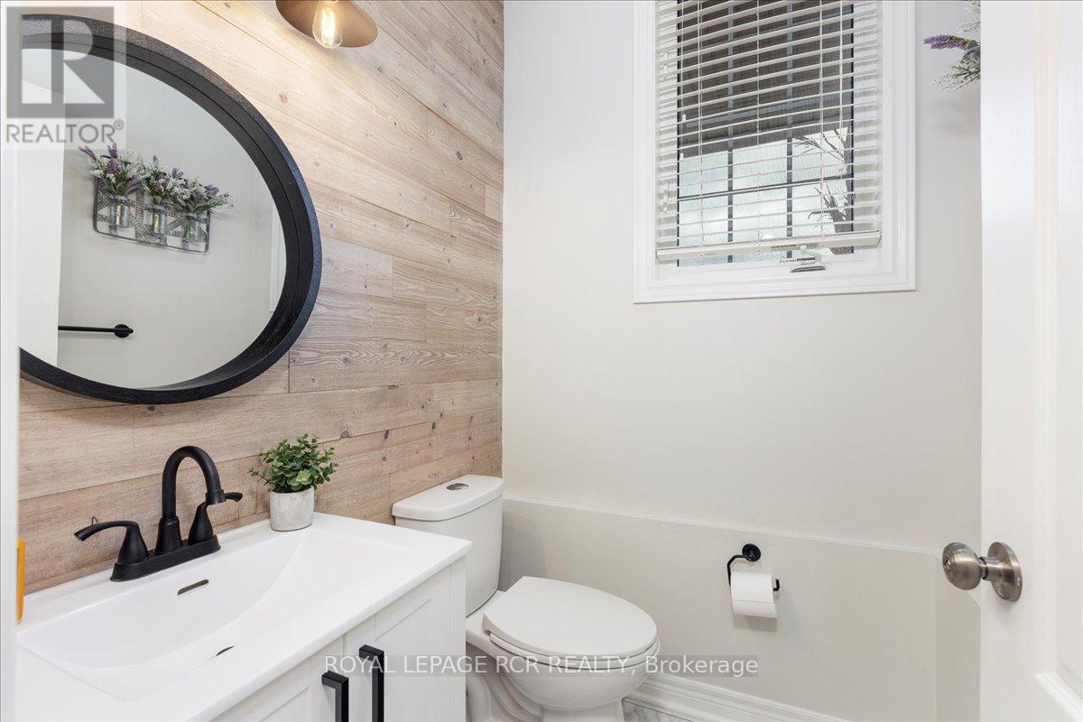 87 Margaret Graham Crescent, East Gwillimbury (Mt Albert), Ontario  L0G 1M0 - Photo 13 - N12475796