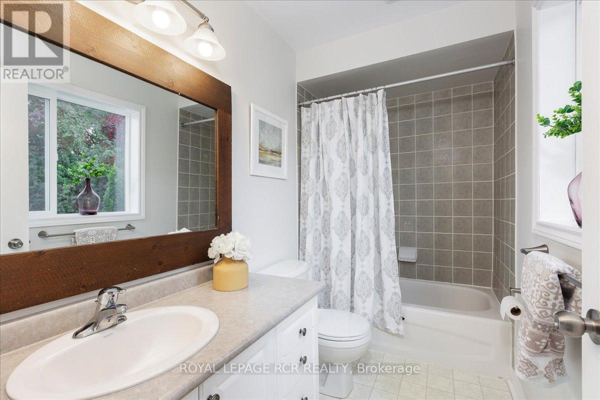 87 Margaret Graham Crescent, East Gwillimbury (Mt Albert), Ontario  L0G 1M0 - Photo 16 - N12475796