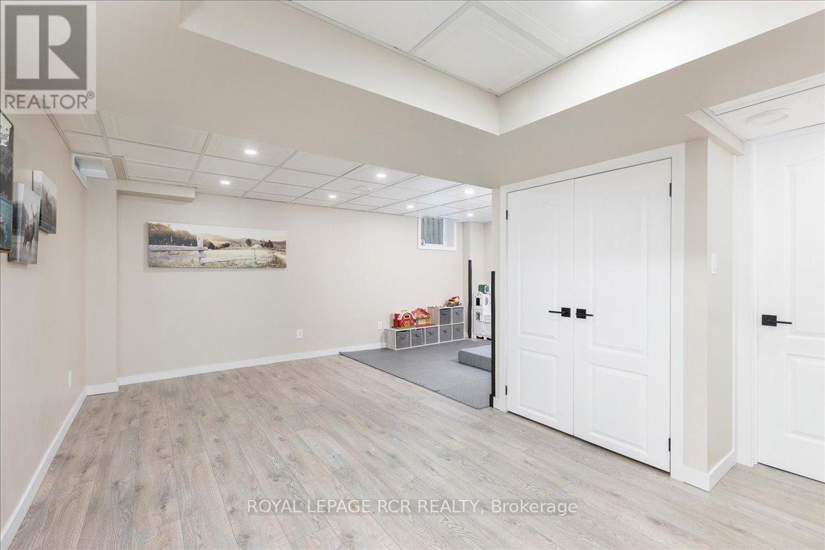 87 Margaret Graham Crescent, East Gwillimbury (Mt Albert), Ontario  L0G 1M0 - Photo 21 - N12475796