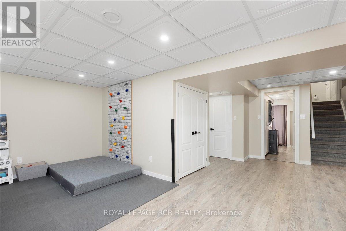 87 Margaret Graham Crescent, East Gwillimbury (Mt Albert), Ontario  L0G 1M0 - Photo 23 - N12475796
