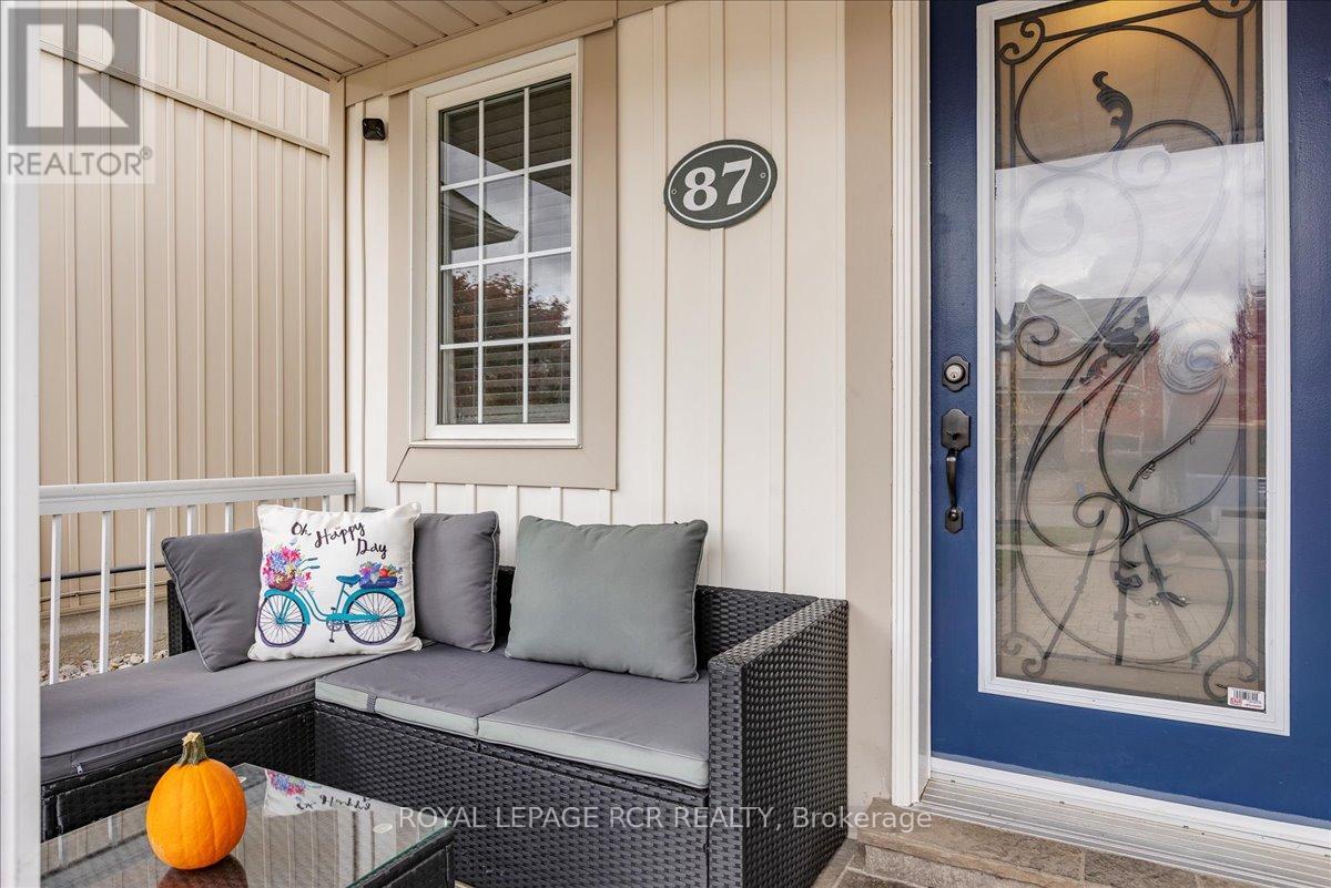 87 Margaret Graham Crescent, East Gwillimbury (Mt Albert), Ontario  L0G 1M0 - Photo 3 - N12475796