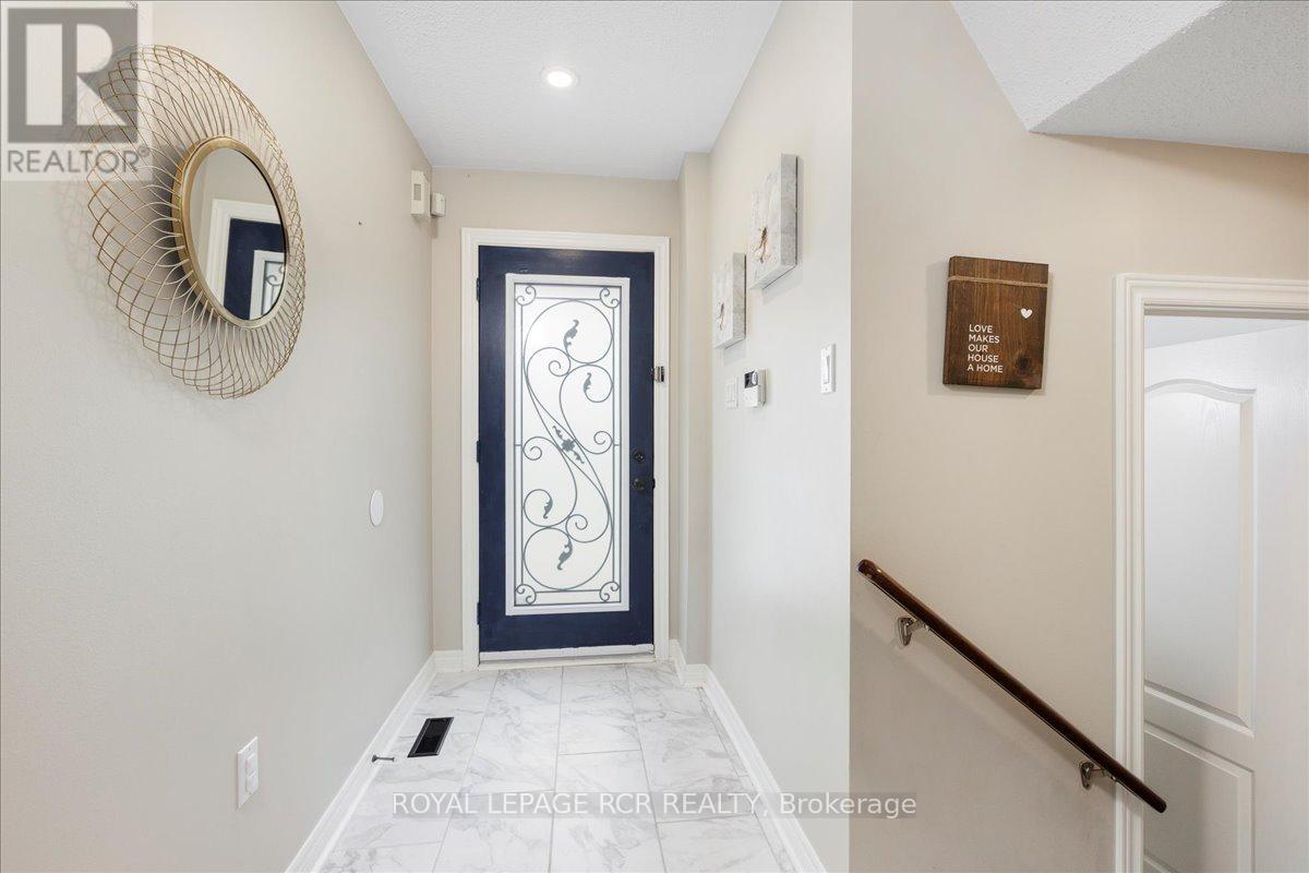87 Margaret Graham Crescent, East Gwillimbury (Mt Albert), Ontario  L0G 1M0 - Photo 4 - N12475796