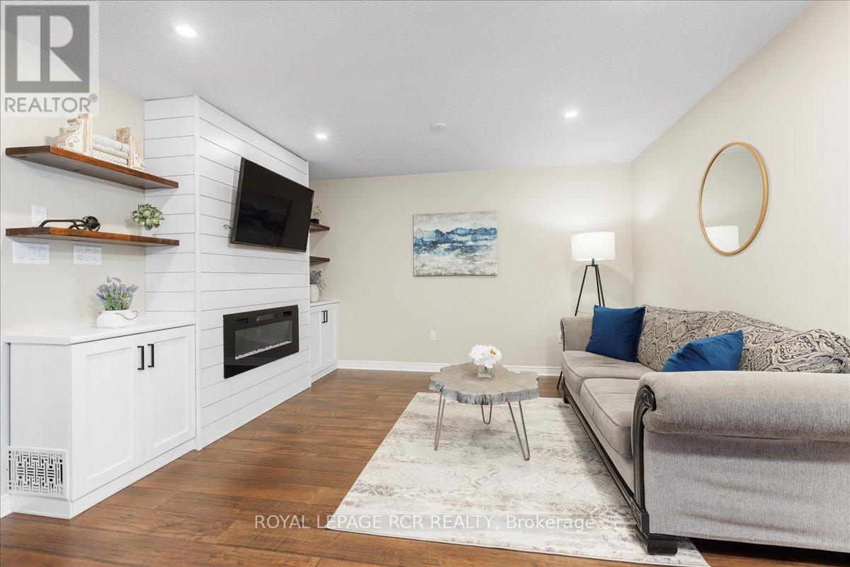 87 Margaret Graham Crescent, East Gwillimbury (Mt Albert), Ontario  L0G 1M0 - Photo 6 - N12475796
