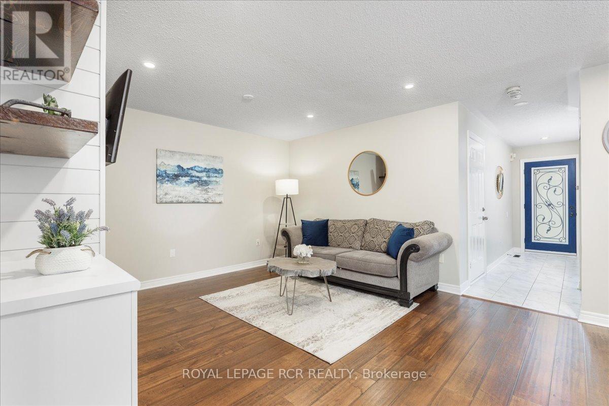 87 Margaret Graham Crescent, East Gwillimbury (Mt Albert), Ontario  L0G 1M0 - Photo 7 - N12475796