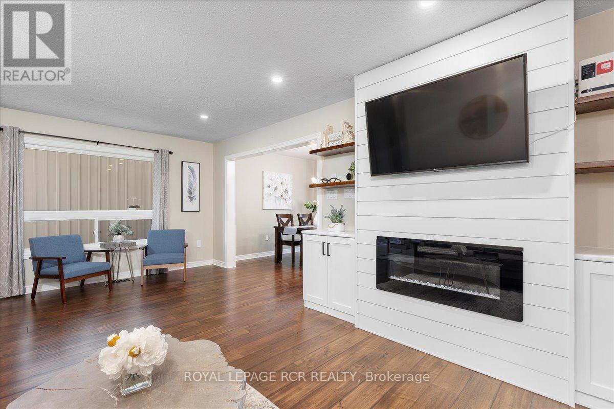 87 Margaret Graham Crescent, East Gwillimbury (Mt Albert), Ontario  L0G 1M0 - Photo 8 - N12475796