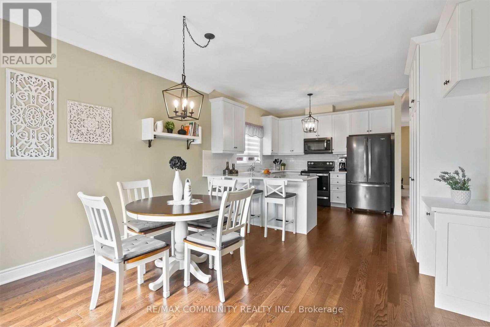 5 Pollock Avenue, Brock, Ontario  L0K 1A0 - Photo 10 - N12475803