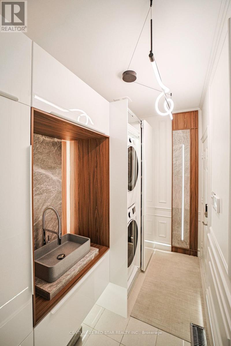35 Stanton Avenue, Vaughan, Ontario  L4H 0V5 - Photo 13 - N12475829