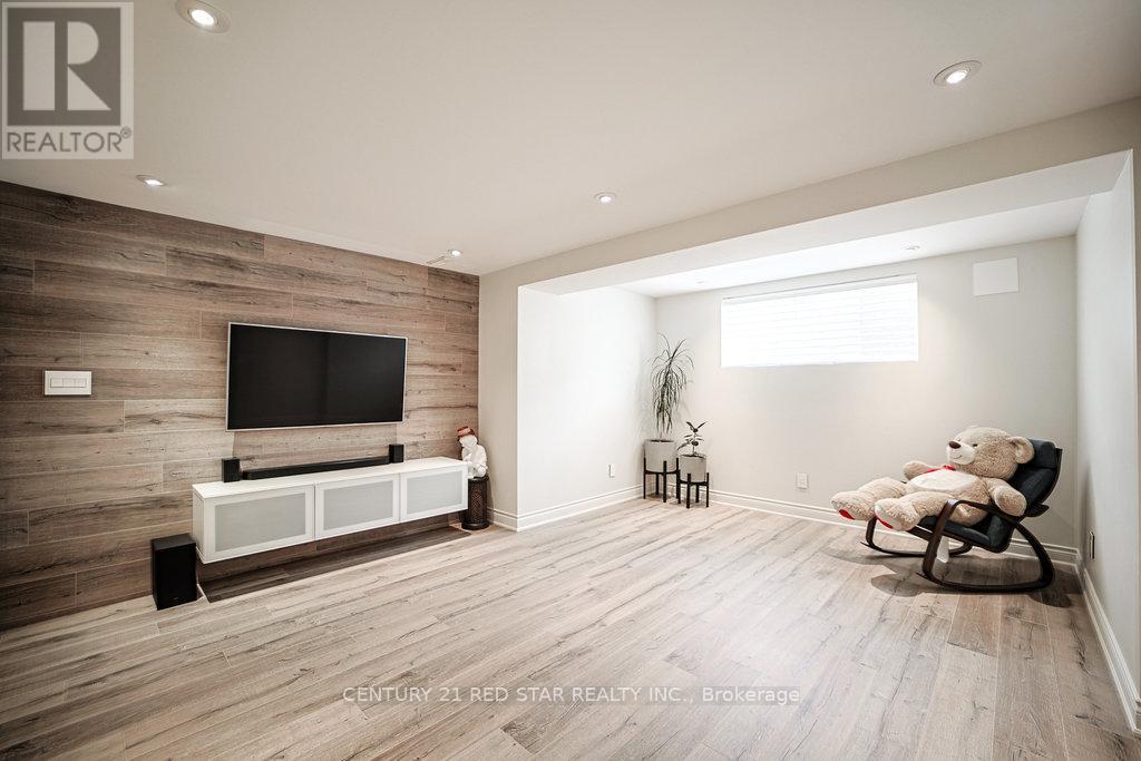 35 Stanton Avenue, Vaughan, Ontario  L4H 0V5 - Photo 39 - N12475829