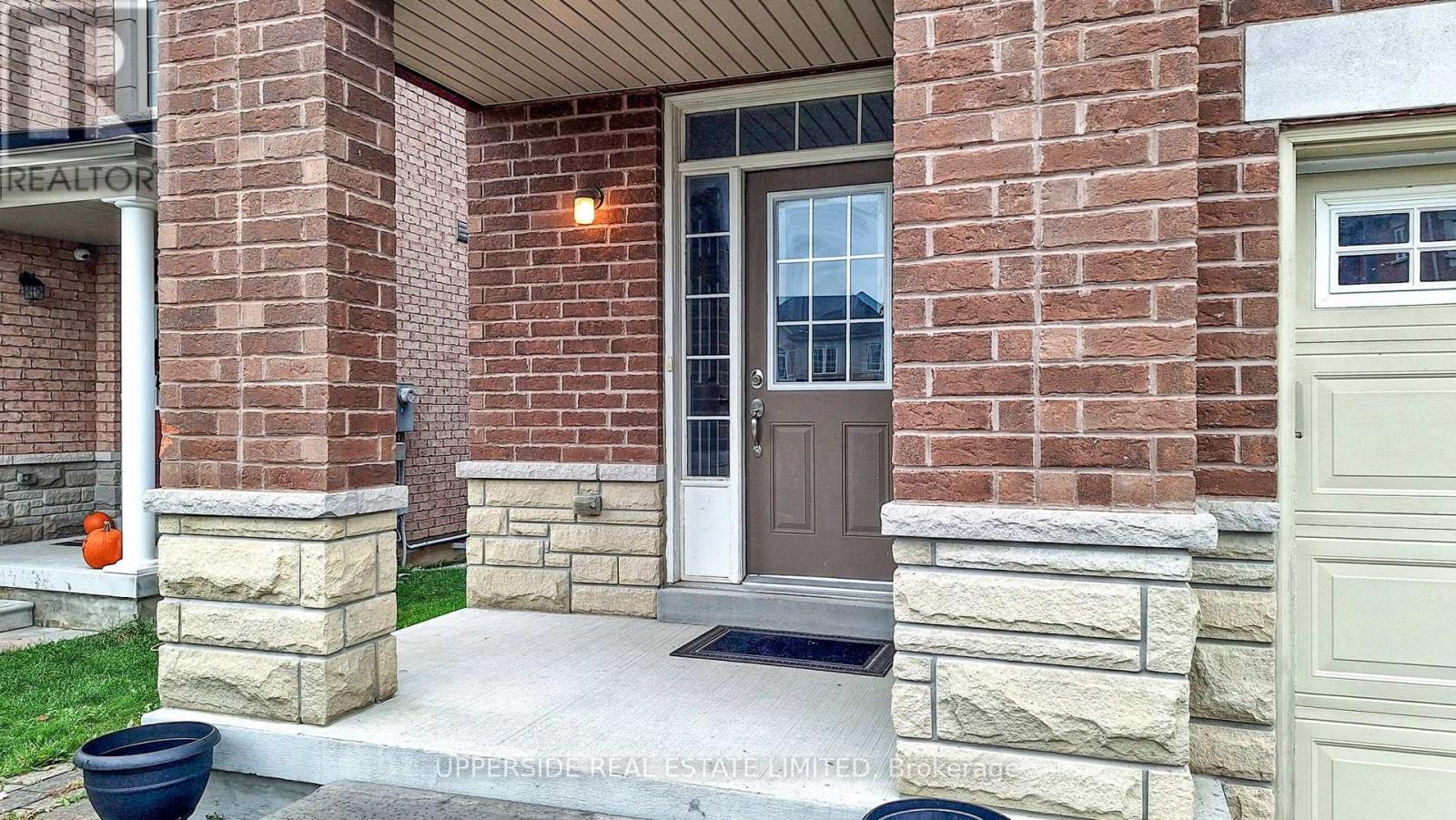 125 Walter Sinclair Court, Richmond Hill, Ontario  L4E 0X4 - Photo 3 - N12475872