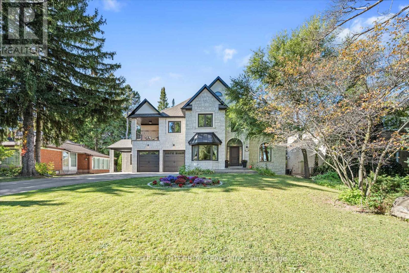 128 Park Crescent, Richmond Hill, Ontario  L4E 3J8 - Photo 2 - N12475885
