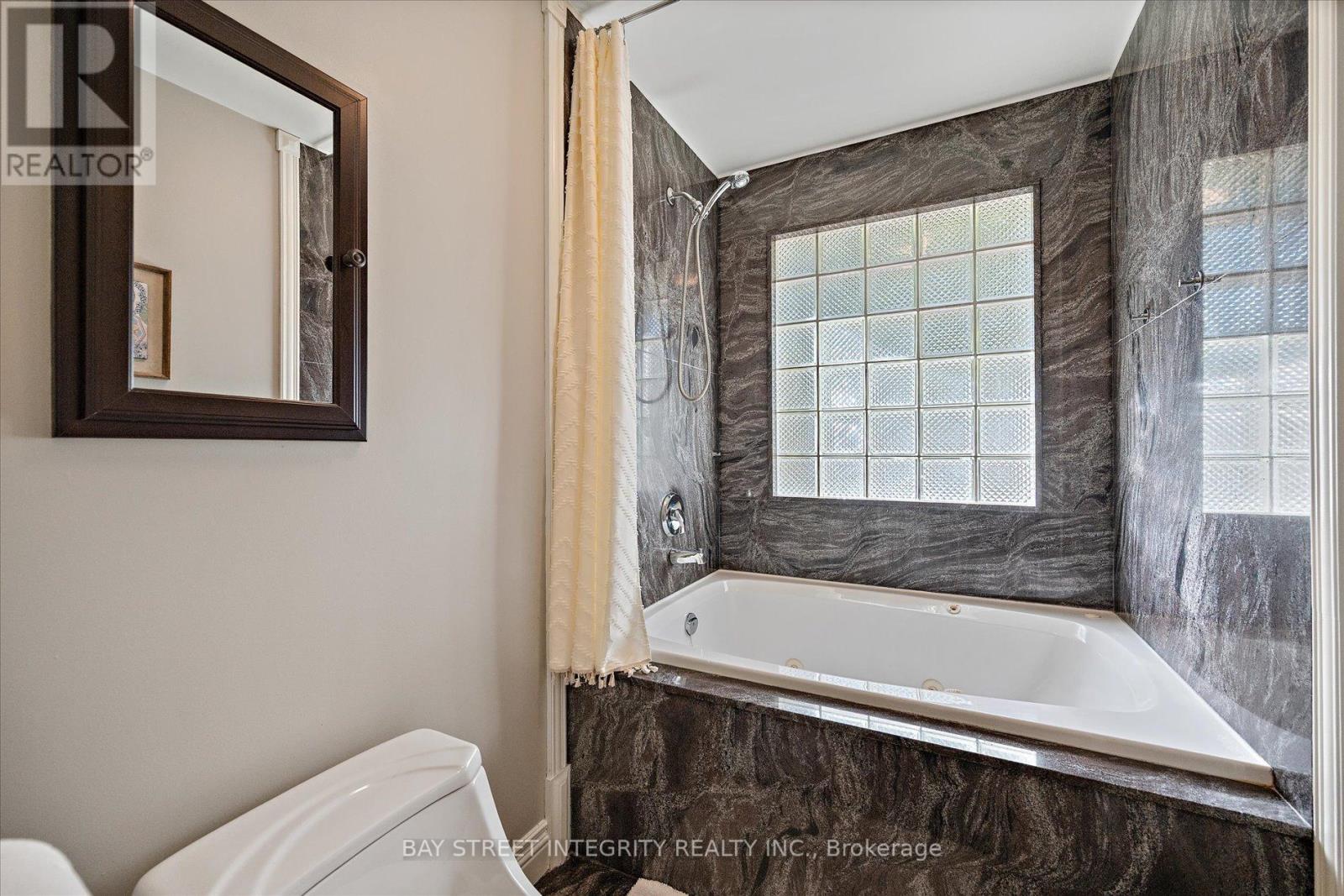 128 Park Crescent, Richmond Hill, Ontario  L4E 3J8 - Photo 39 - N12475885