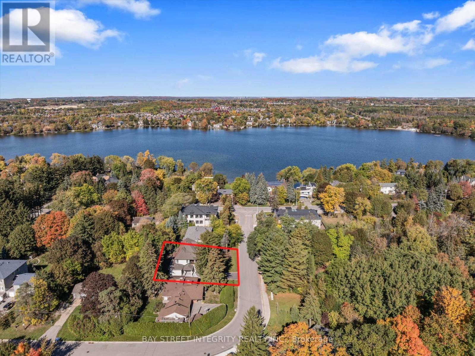 128 Park Crescent, Richmond Hill, Ontario  L4E 3J8 - Photo 4 - N12475885