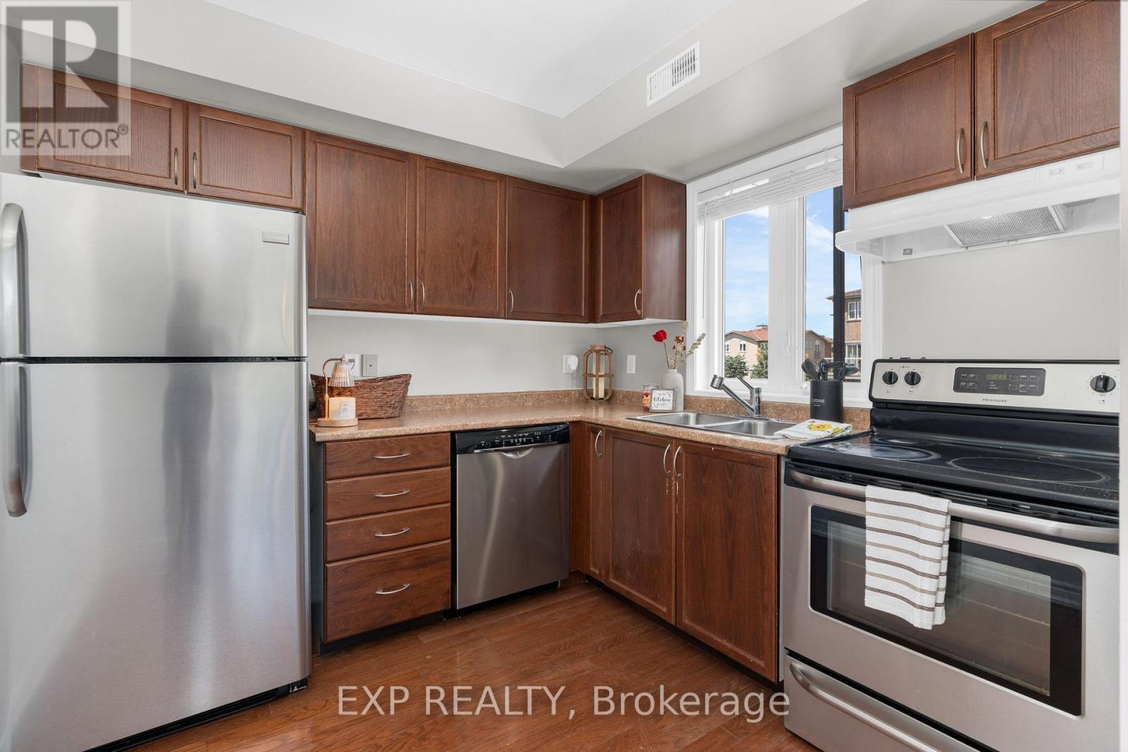 3 - 135 Sydenham Wells, Barrie (Georgian Drive), Ontario  L4M 0H3 - Photo 8 - S12475633
