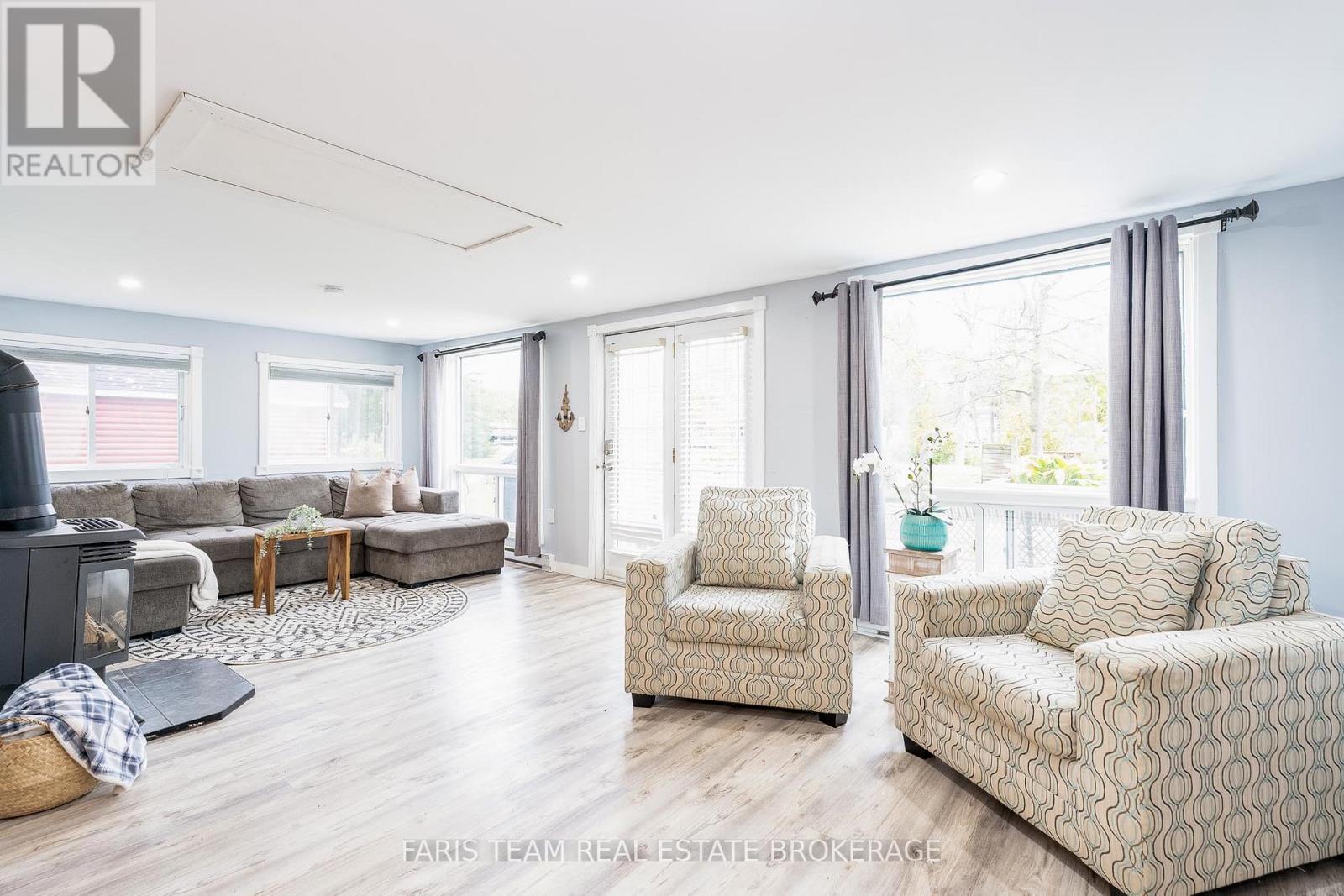 53 Playfair Drive, Tay, Ontario  L0K 2C0 - Photo 14 - S12475824