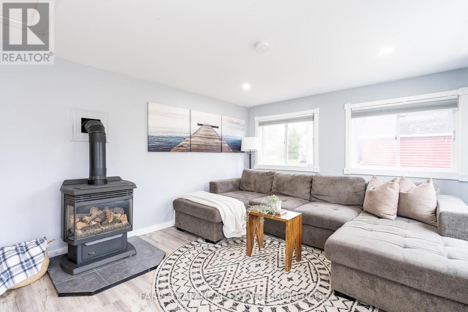 53 Playfair Drive, Tay, Ontario  L0K 2C0 - Photo 15 - S12475824
