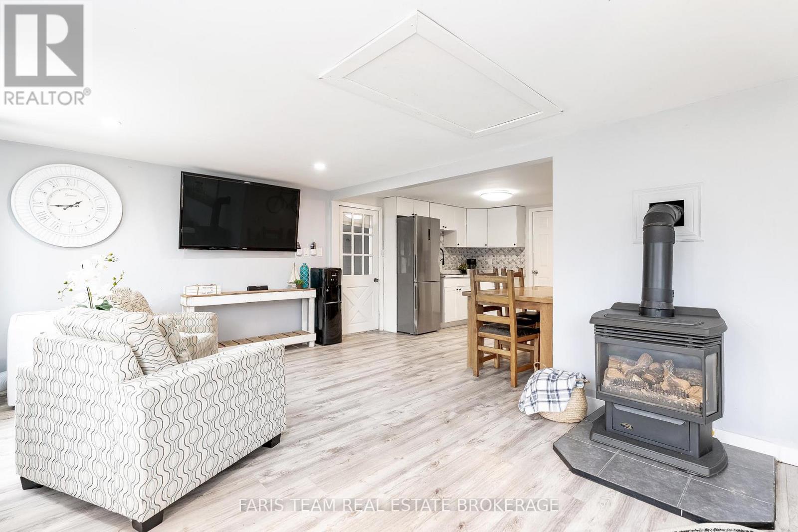 53 Playfair Drive, Tay, Ontario  L0K 2C0 - Photo 16 - S12475824