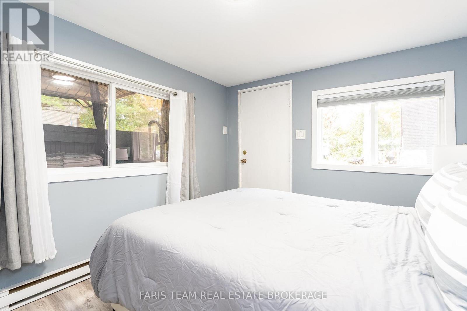 53 Playfair Drive, Tay, Ontario  L0K 2C0 - Photo 17 - S12475824