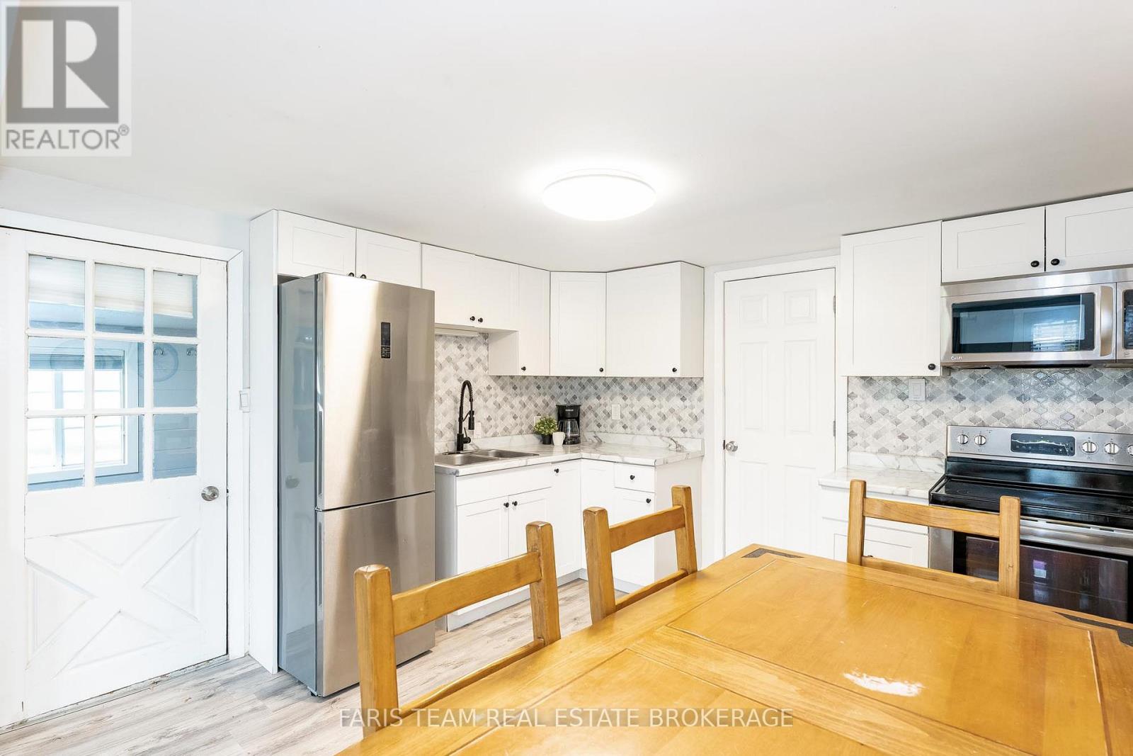 53 Playfair Drive, Tay, Ontario  L0K 2C0 - Photo 8 - S12475824