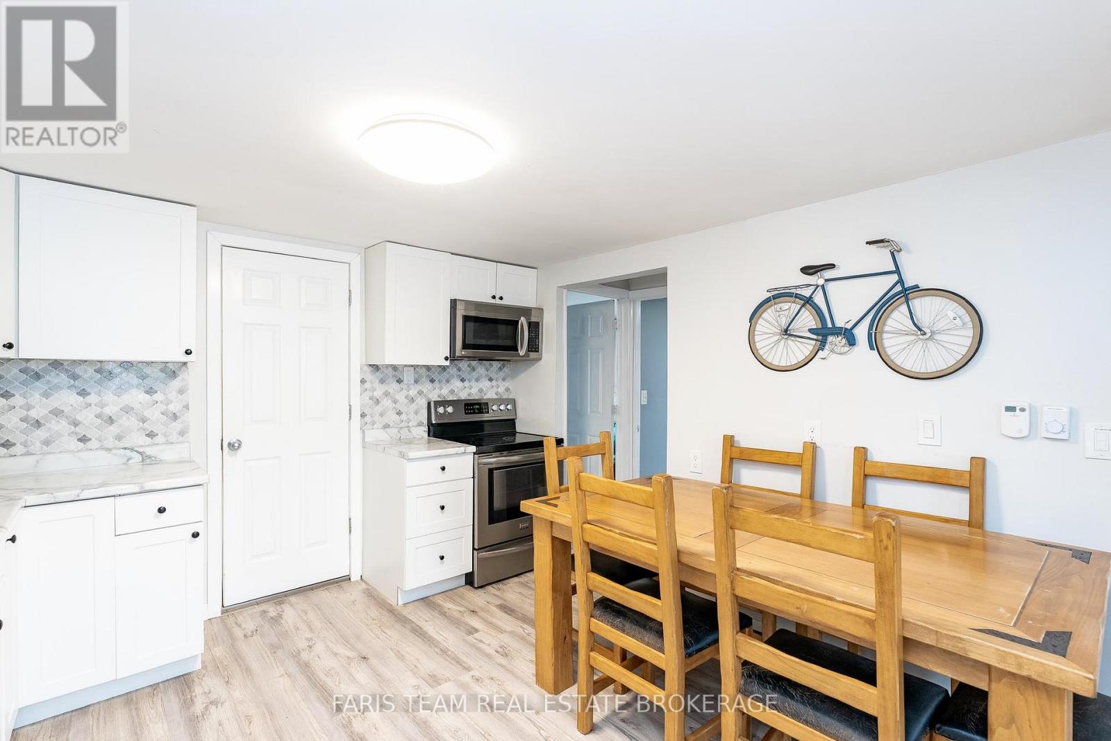53 Playfair Drive, Tay, Ontario  L0K 2C0 - Photo 9 - S12475824