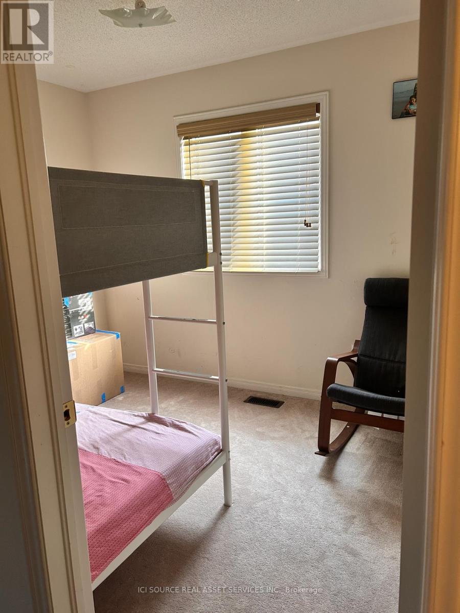 Upper - 12 Bersan Terrace, Brampton, Ontario  L6P 3T2 - Photo 11 - W12475283