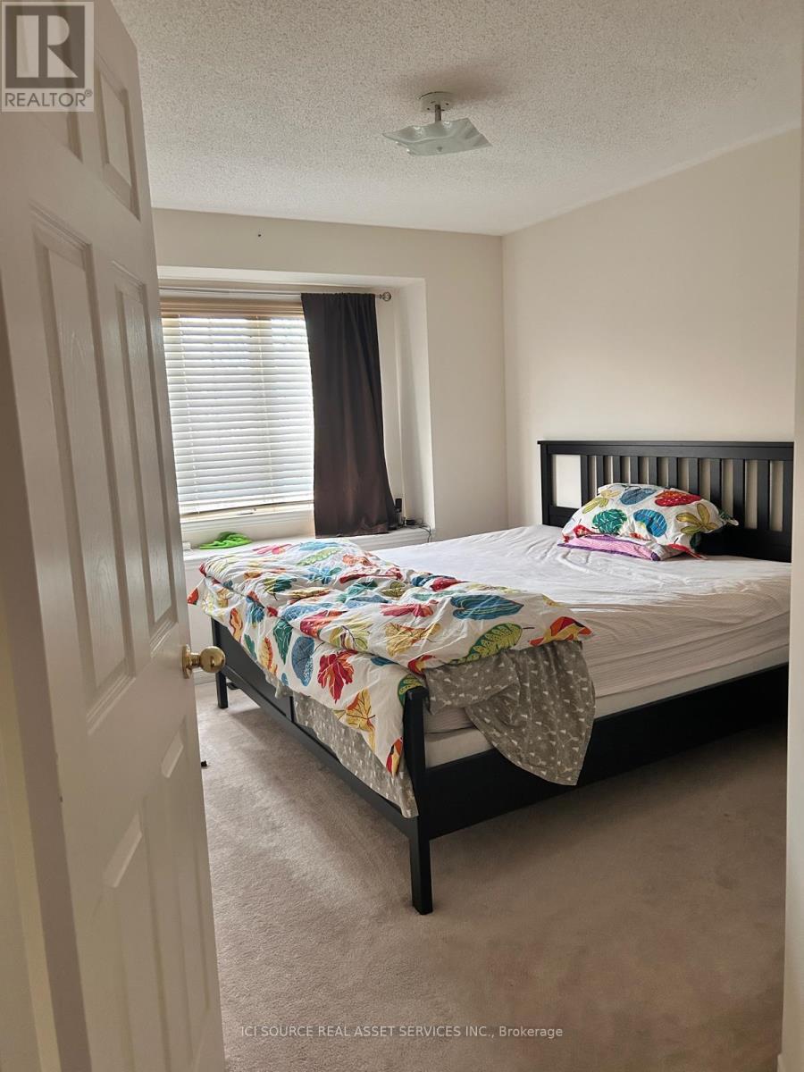 Upper - 12 Bersan Terrace, Brampton, Ontario  L6P 3T2 - Photo 12 - W12475283