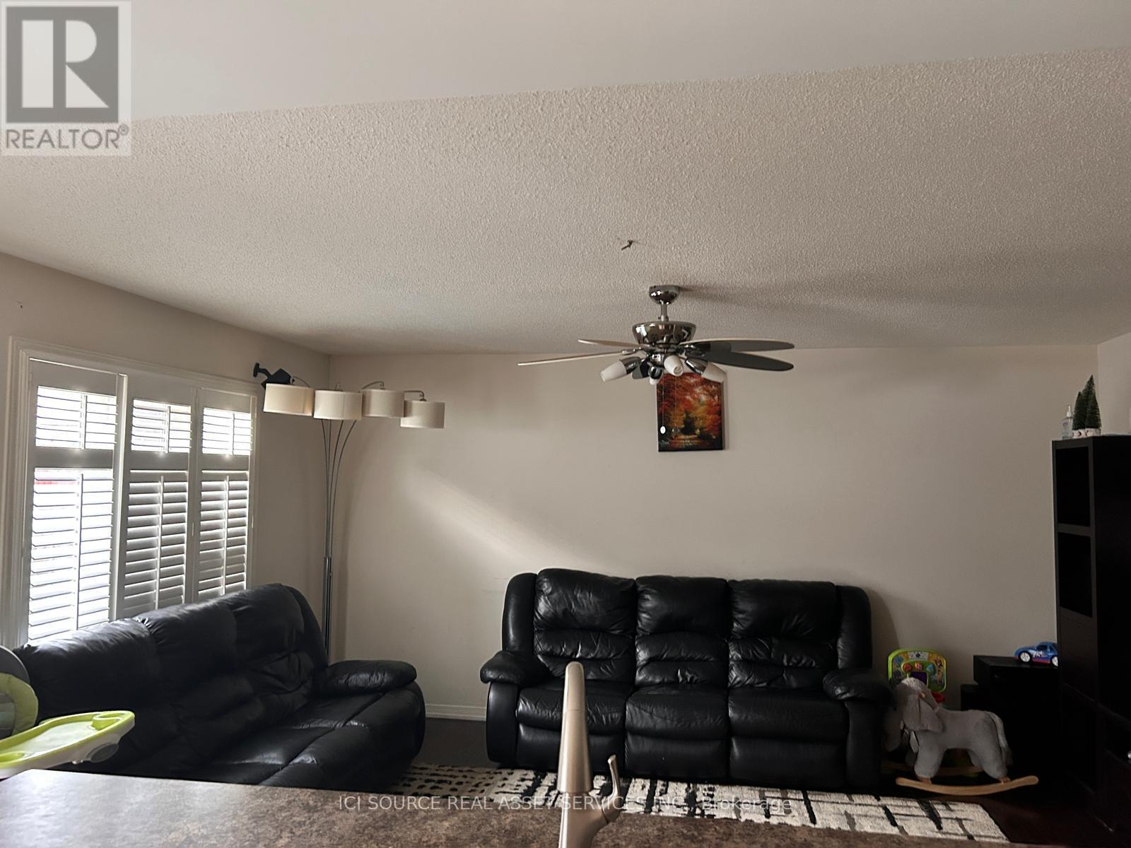 Upper - 12 Bersan Terrace, Brampton, Ontario  L6P 3T2 - Photo 4 - W12475283